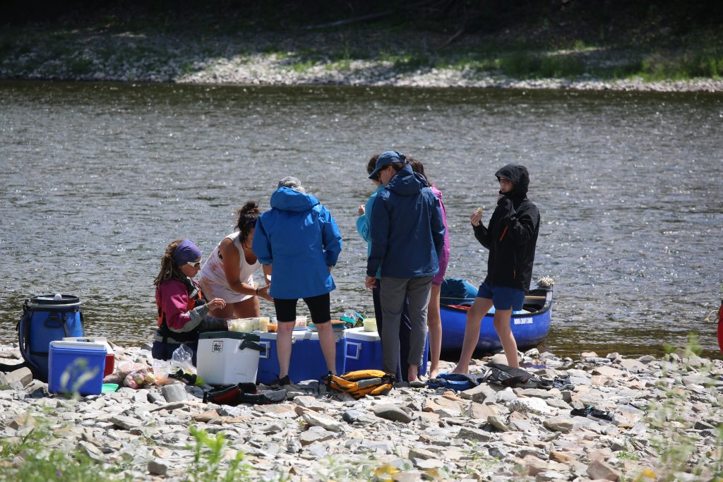 repas gastronomie canot kayak expédition famille excursion forfait guidé nature